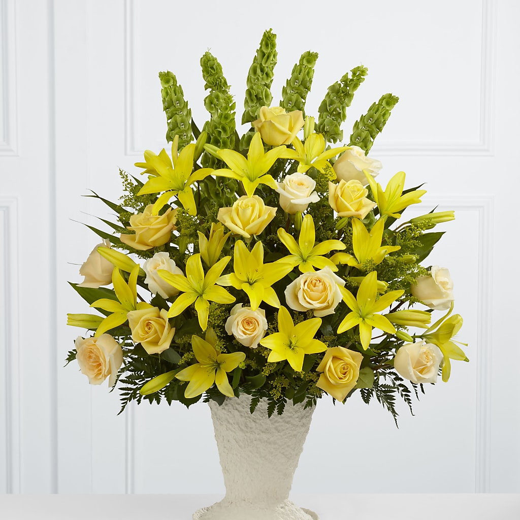Golden Memories Arrangement – VEEDERSBURG FLORIST & GIFTS, Veedersburg IN