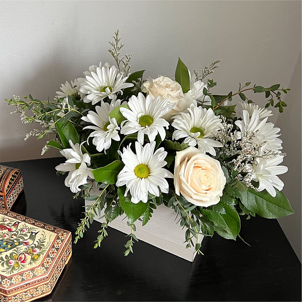 Fresh Linen Box Bouquet – VEEDERSBURG FLORIST & GIFTS, Veedersburg IN