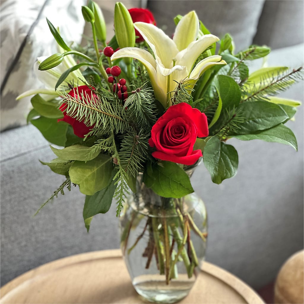 Sparkling Snowflakes Bouquet – VEEDERSBURG FLORIST & GIFTS, Veedersburg IN